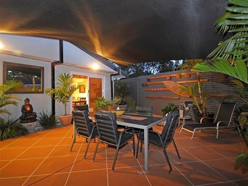 1 Karina Crescent, Broadbeach Waters QLD 4218
