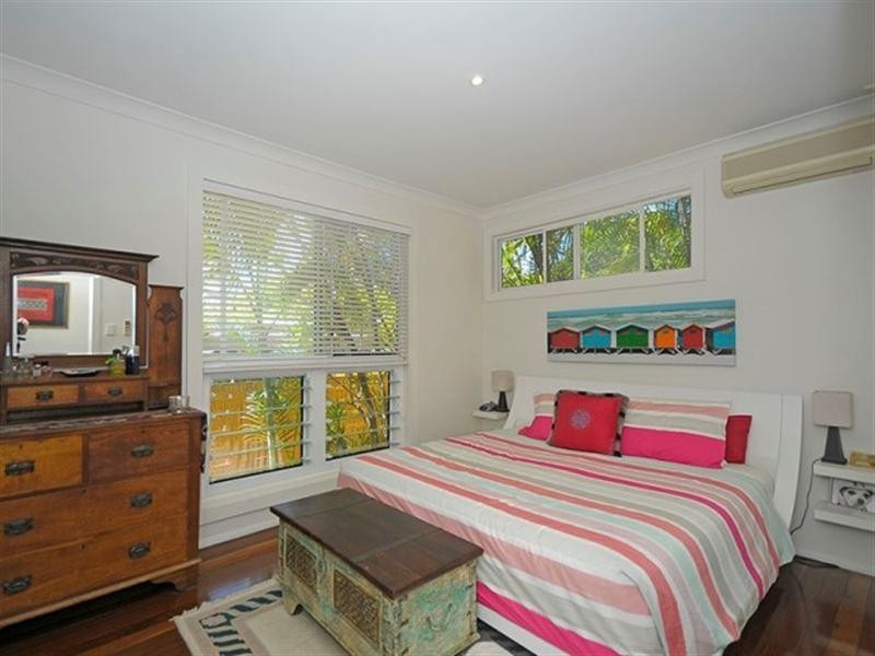 1 Karina Crescent, Broadbeach Waters QLD 4218