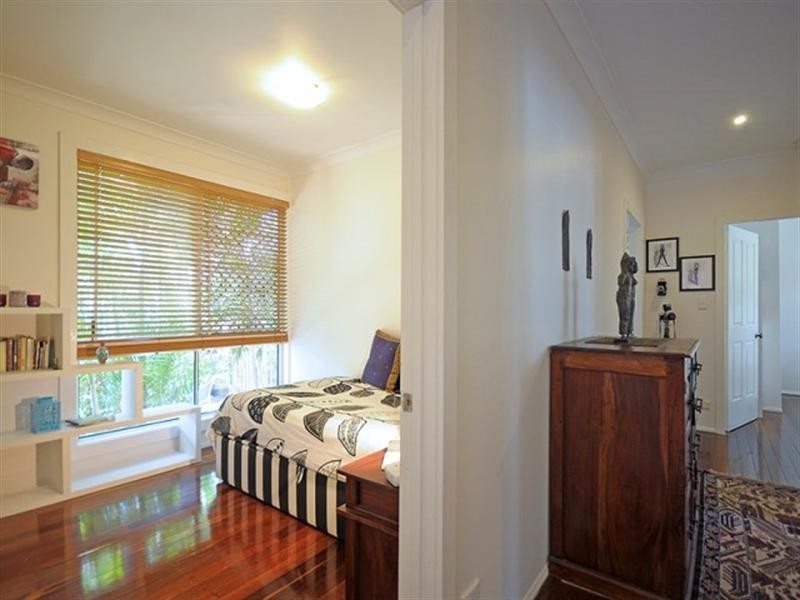 1 Karina Crescent, Broadbeach Waters QLD 4218