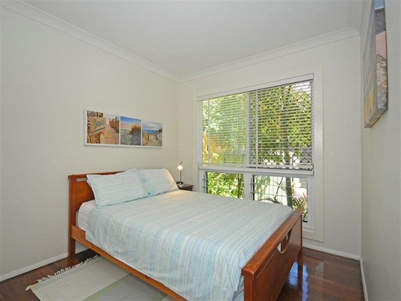 1 Karina Crescent, Broadbeach Waters QLD 4218
