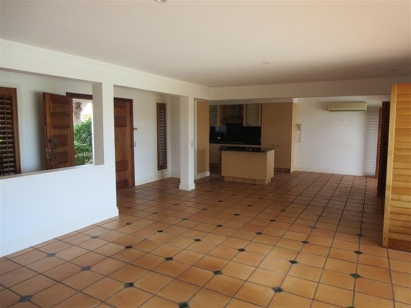 6 Moomba Court, Sorrento QLD 4217