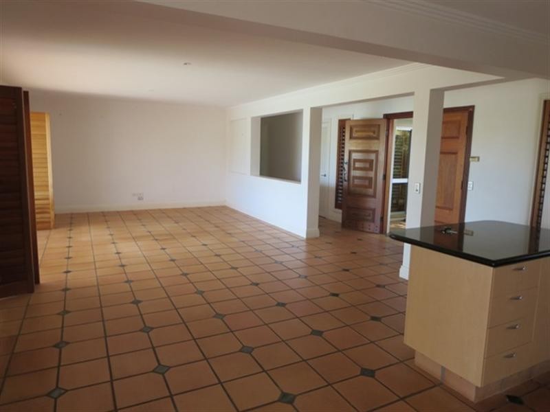 6 Moomba Court, Sorrento QLD 4217