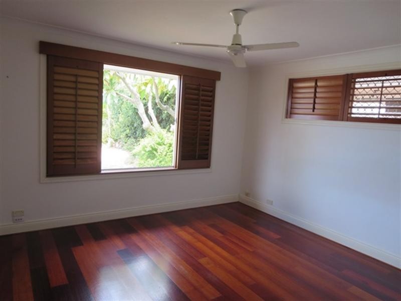 6 Moomba Court, Sorrento QLD 4217