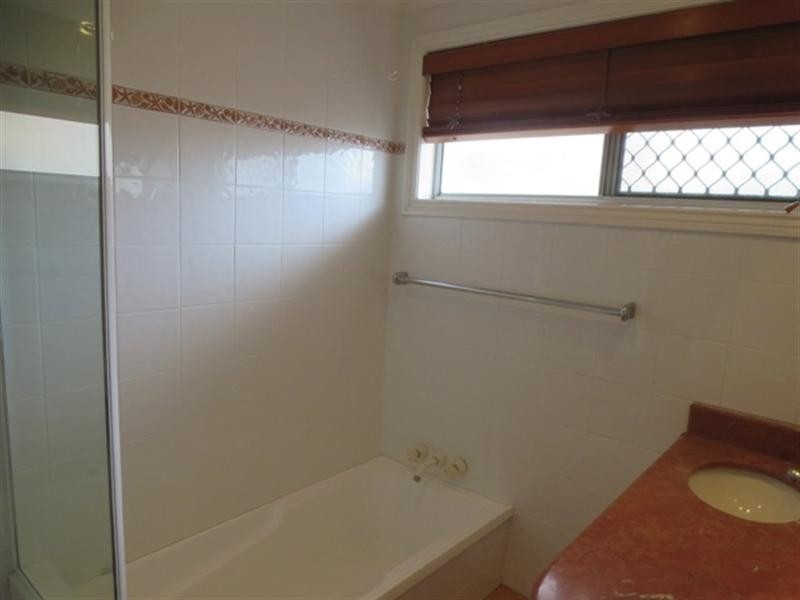 6 Moomba Court, Sorrento QLD 4217