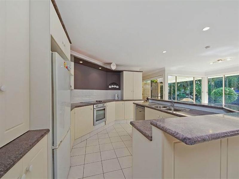 8 Nunawading Court, Robina QLD 4226