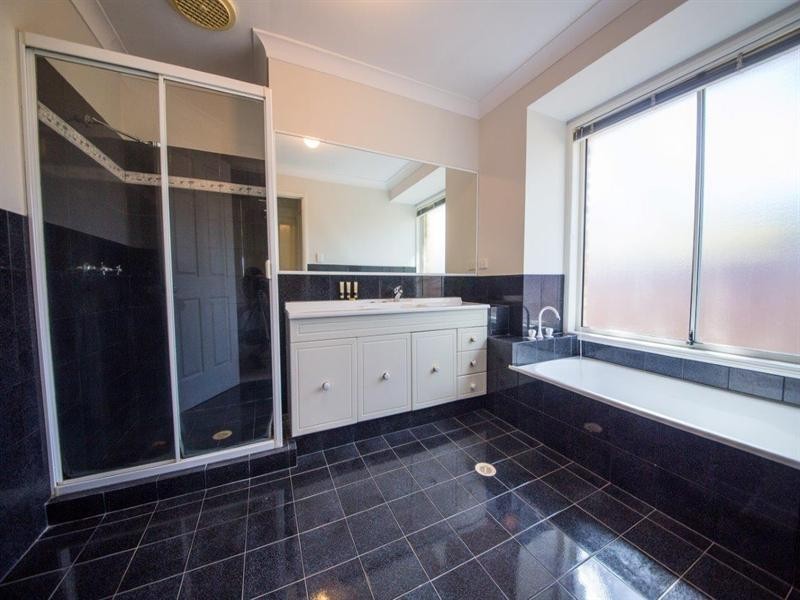 8 Nunawading Court, Robina QLD 4226