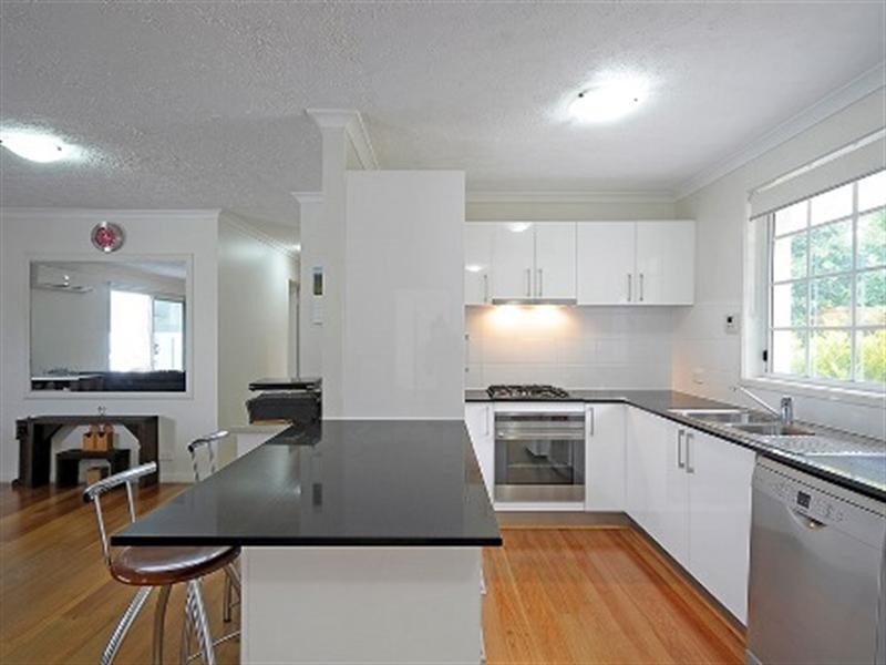 77 Savoy Drive, Broadbeach Waters QLD 4218