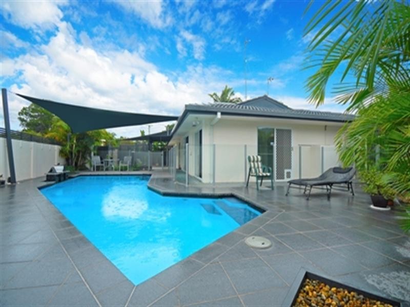 77 Savoy Drive, Broadbeach Waters QLD 4218