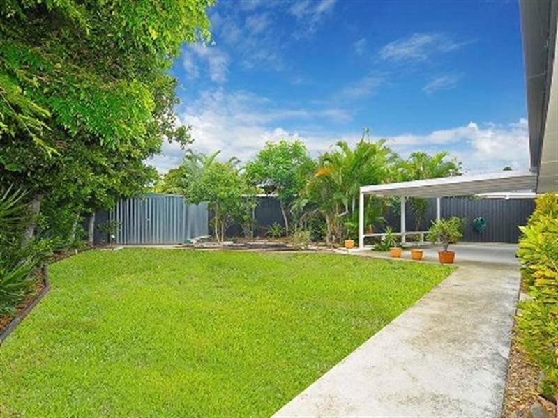 77 Savoy Drive, Broadbeach Waters QLD 4218