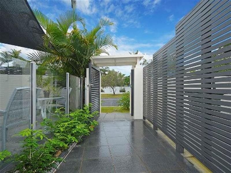 77 Savoy Drive, Broadbeach Waters QLD 4218