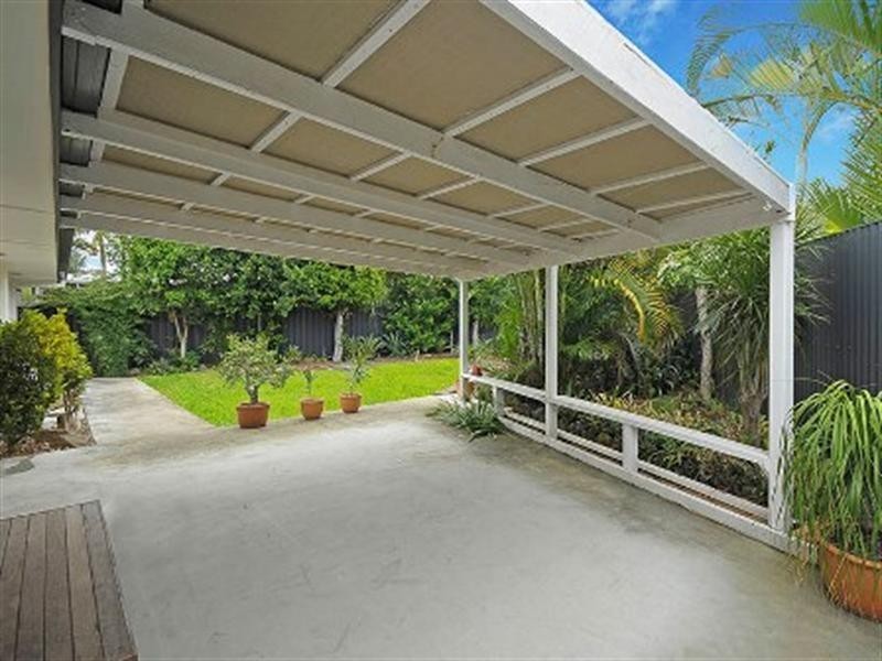 77 Savoy Drive, Broadbeach Waters QLD 4218