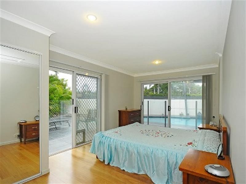 77 Savoy Drive, Broadbeach Waters QLD 4218