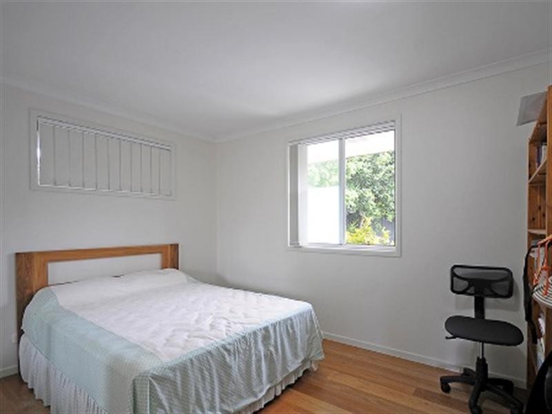 77 Savoy Drive, Broadbeach Waters QLD 4218