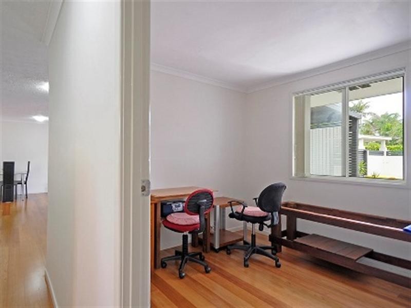 77 Savoy Drive, Broadbeach Waters QLD 4218