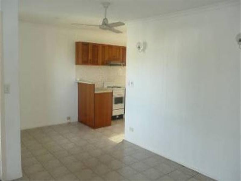 8 Peter Parade, Miami QLD 4220