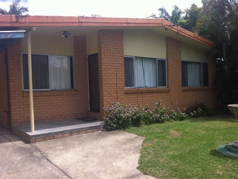 8 Peter Parade, Miami QLD 4220