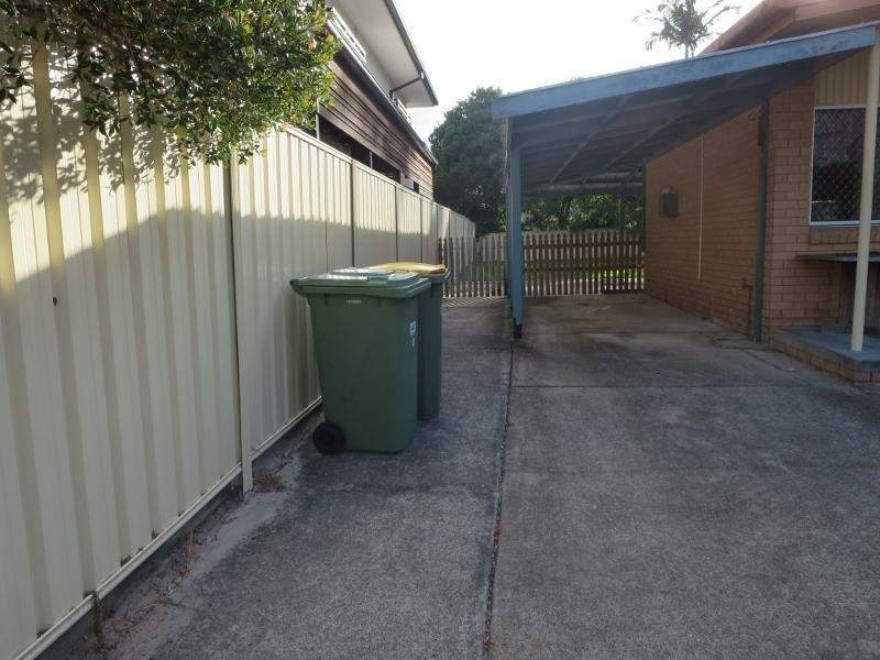 8 Peter Parade, Miami QLD 4220