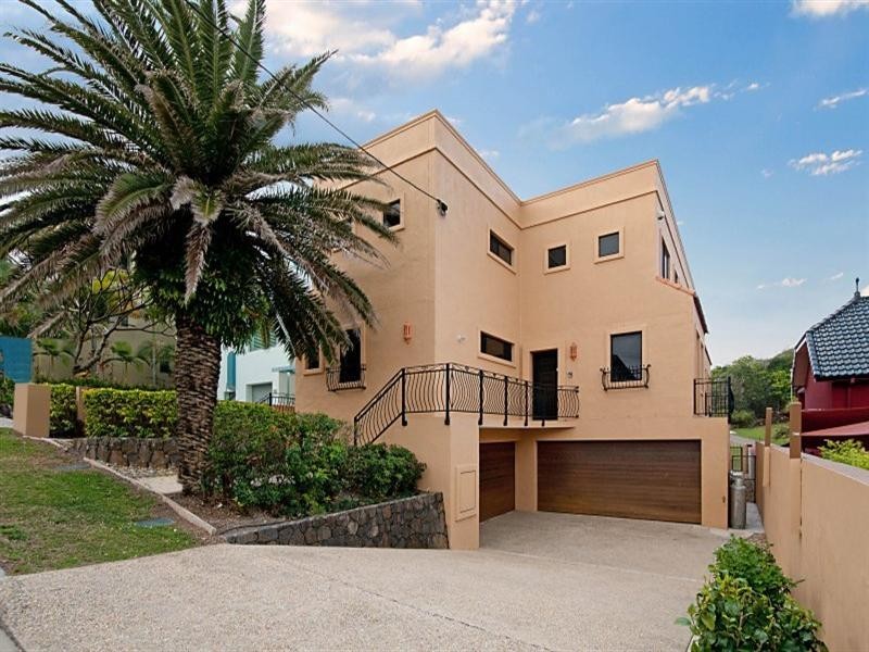 3 Brakes Crescent, Miami QLD 4220