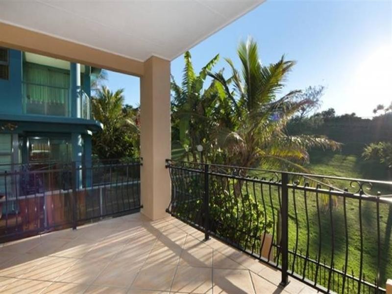 3 Brakes Crescent, Miami QLD 4220
