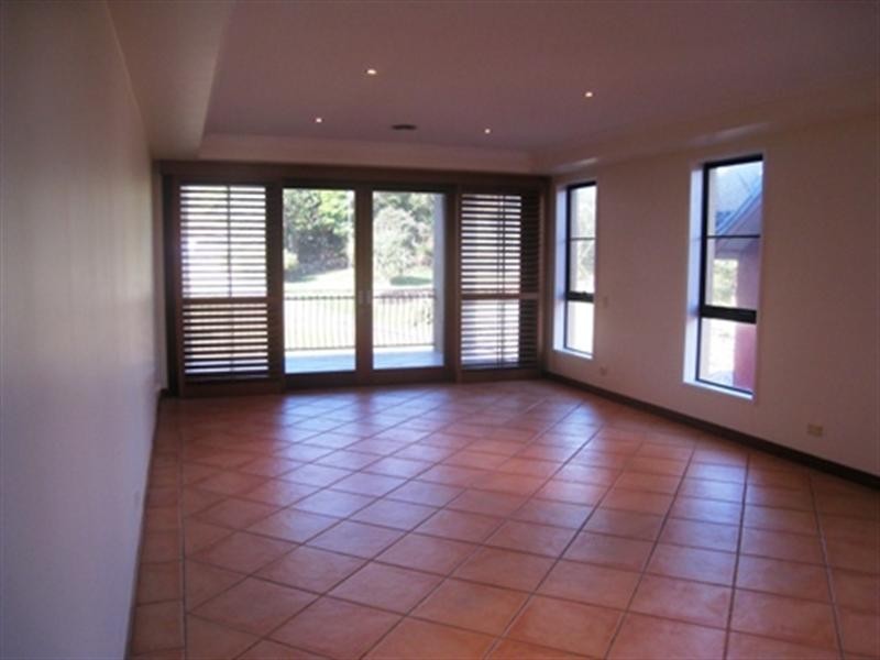 3 Brakes Crescent, Miami QLD 4220