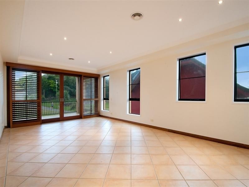3 Brakes Crescent, Miami QLD 4220