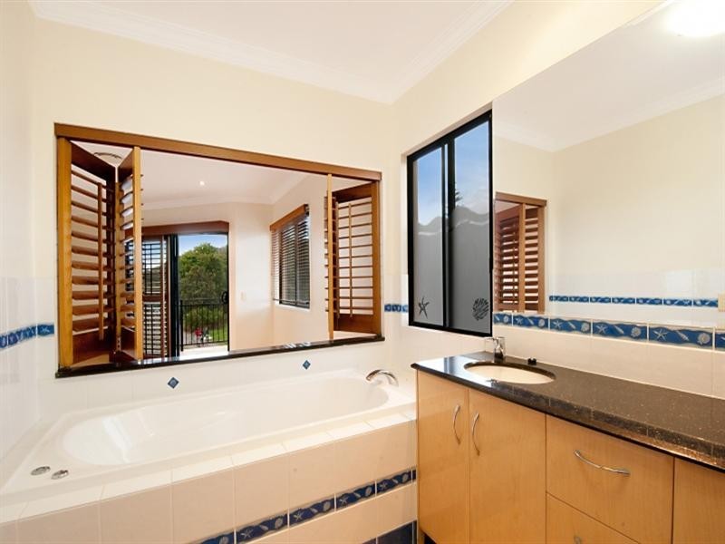 3 Brakes Crescent, Miami QLD 4220