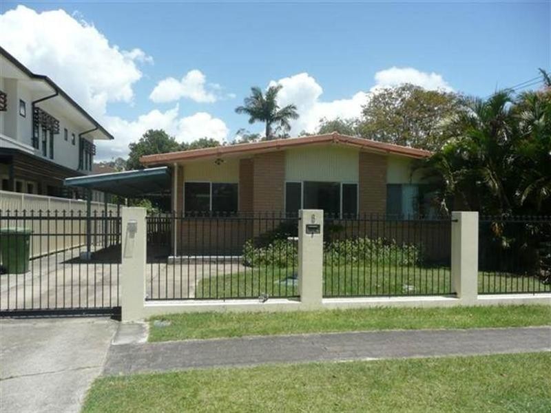 8 Peter Parade, Miami QLD 4220