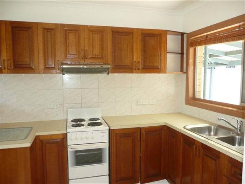 8 Peter Parade, Miami QLD 4220