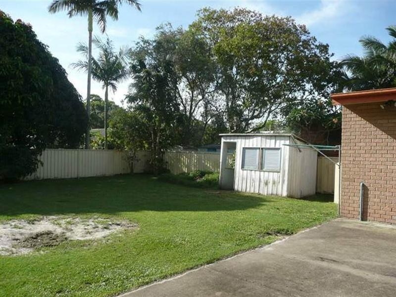 8 Peter Parade, Miami QLD 4220