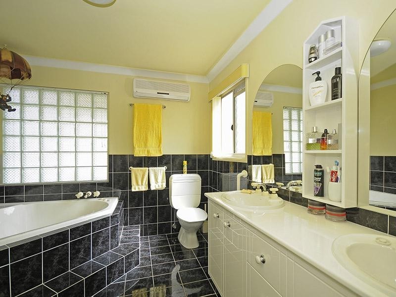 89 Cassowary Drive, Burleigh Waters QLD 4220