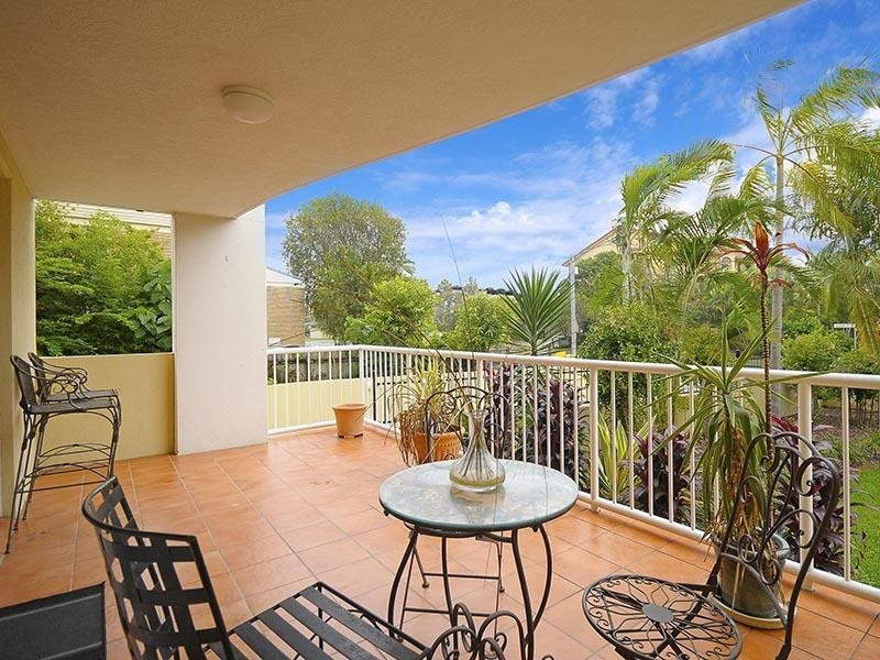 Unit 1/8-16 Dalpura Street, Chevron Island QLD 4217