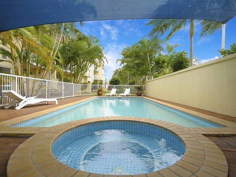 Unit 1/8-16 Dalpura Street, Chevron Island QLD 4217