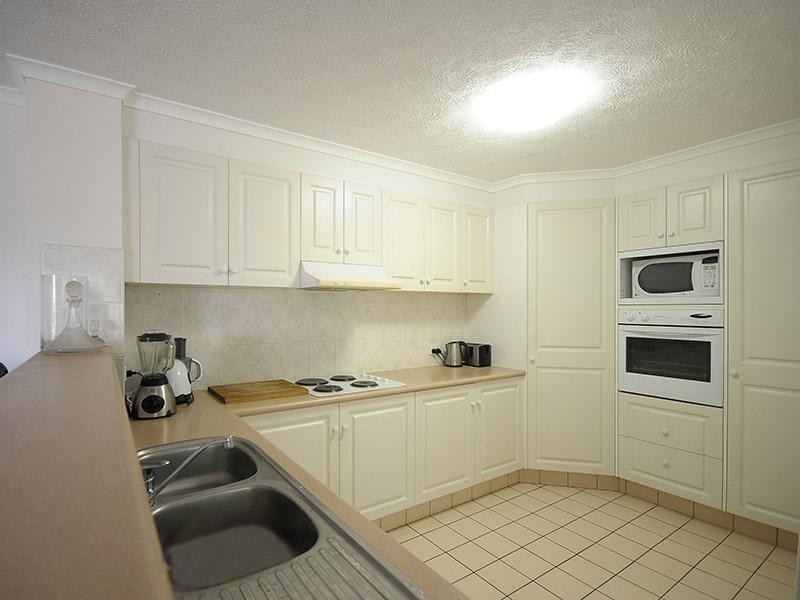 Unit 1/8-16 Dalpura Street, Chevron Island QLD 4217