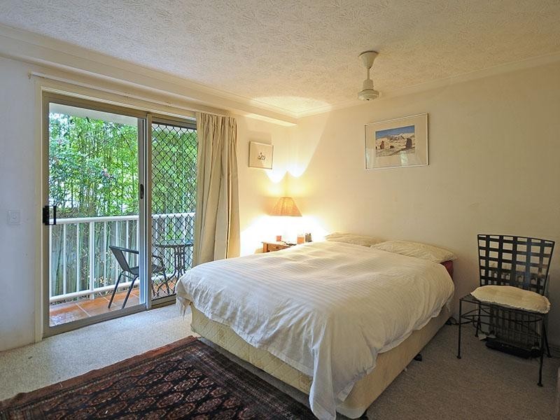 Unit 1/8-16 Dalpura Street, Chevron Island QLD 4217