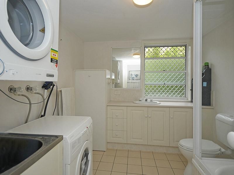 Unit 1/8-16 Dalpura Street, Chevron Island QLD 4217