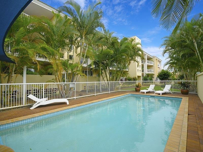 Unit 1/8-16 Dalpura Street, Chevron Island QLD 4217