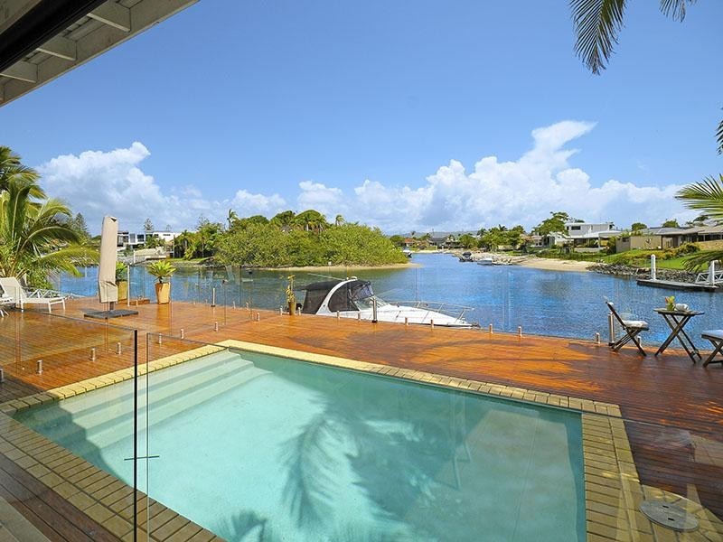 5 Savoy Drive, Broadbeach Waters QLD 4218