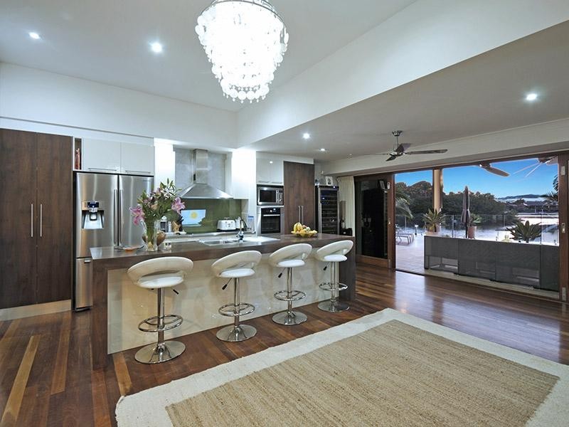 5 Savoy Drive, Broadbeach Waters QLD 4218