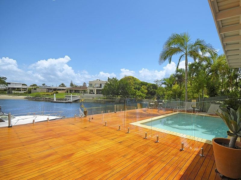 5 Savoy Drive, Broadbeach Waters QLD 4218