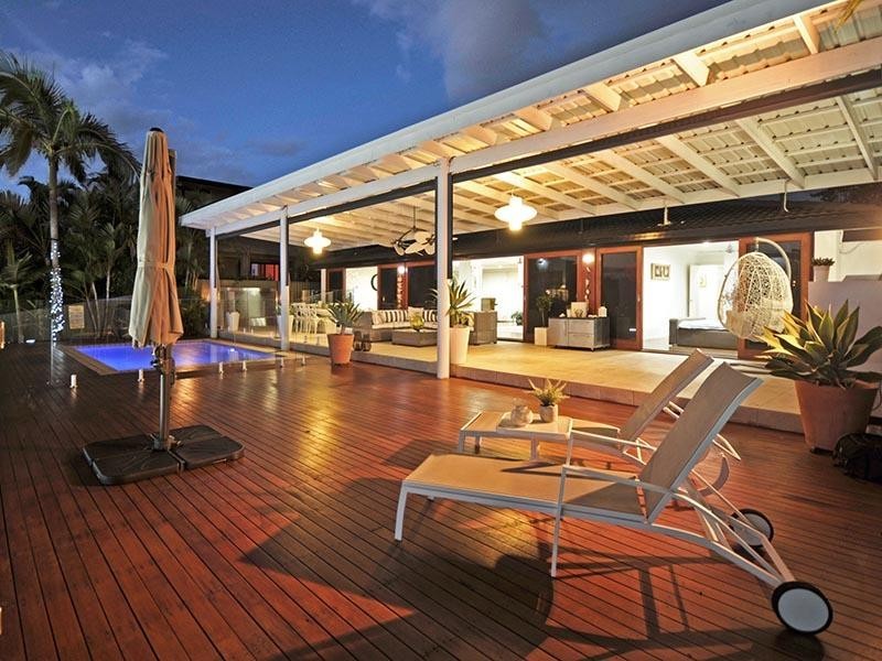 5 Savoy Drive, Broadbeach Waters QLD 4218