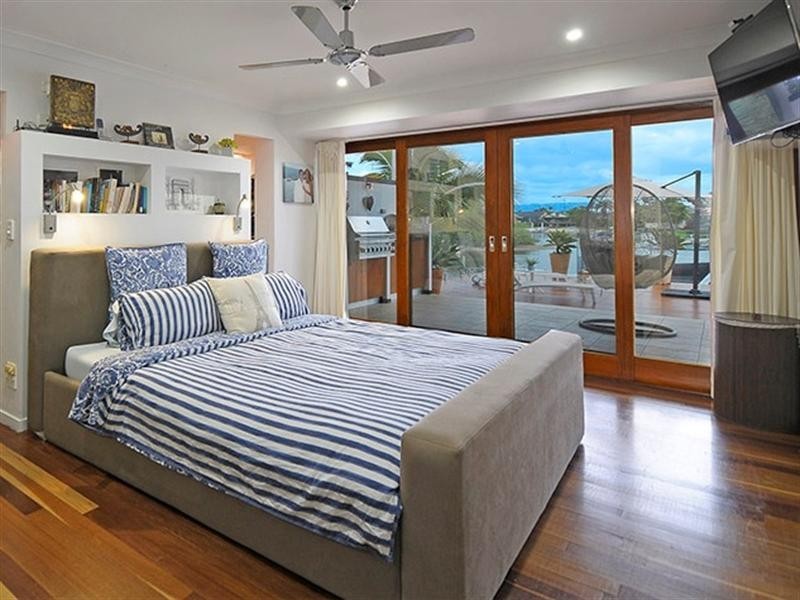 5 Savoy Drive, Broadbeach Waters QLD 4218