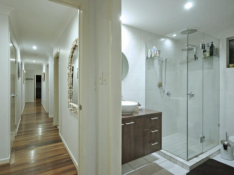 5 Savoy Drive, Broadbeach Waters QLD 4218