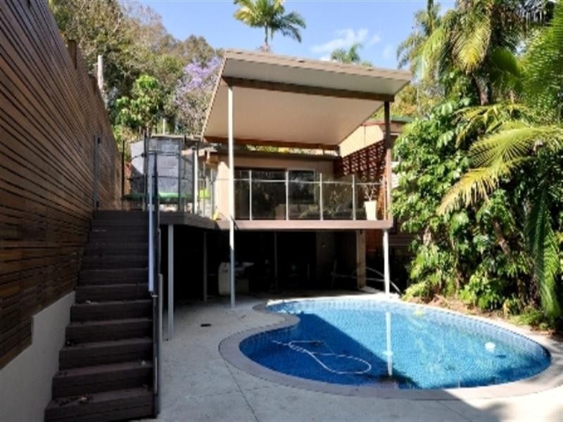 62 Ocean Parade, Burleigh Heads QLD 4220