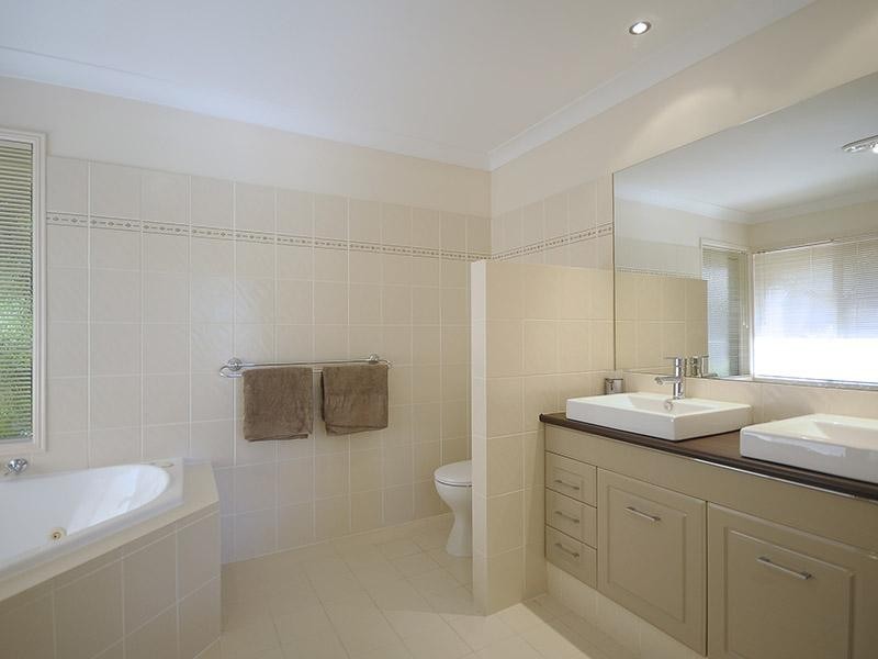 10 Lacerta Avenue, Robina QLD 4226