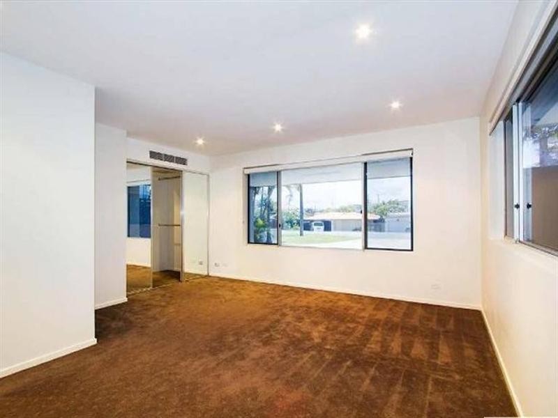 25 Petrel Avenue, Mermaid Beach QLD 4218