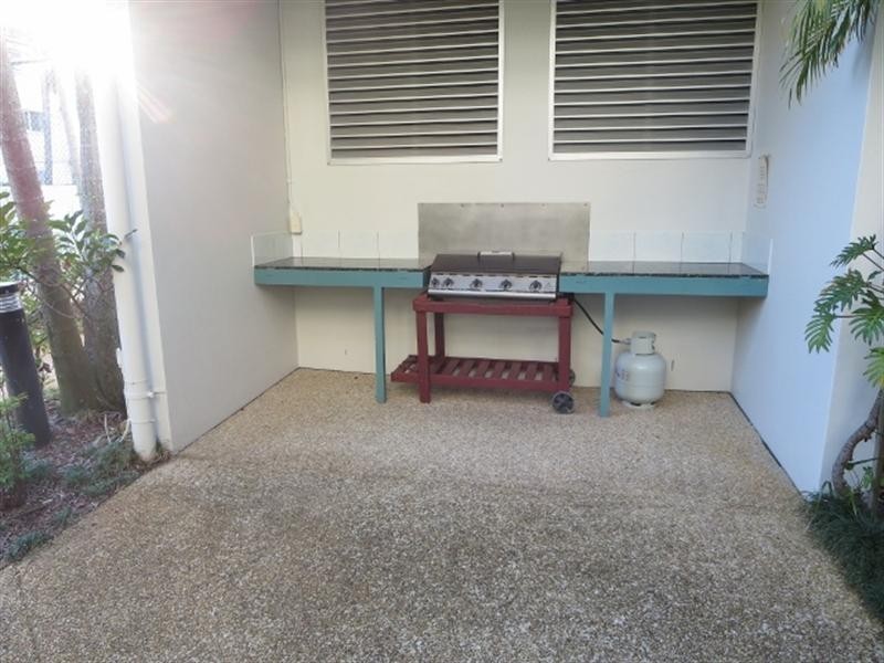 5/28 Marine Parade, Miami QLD 4220