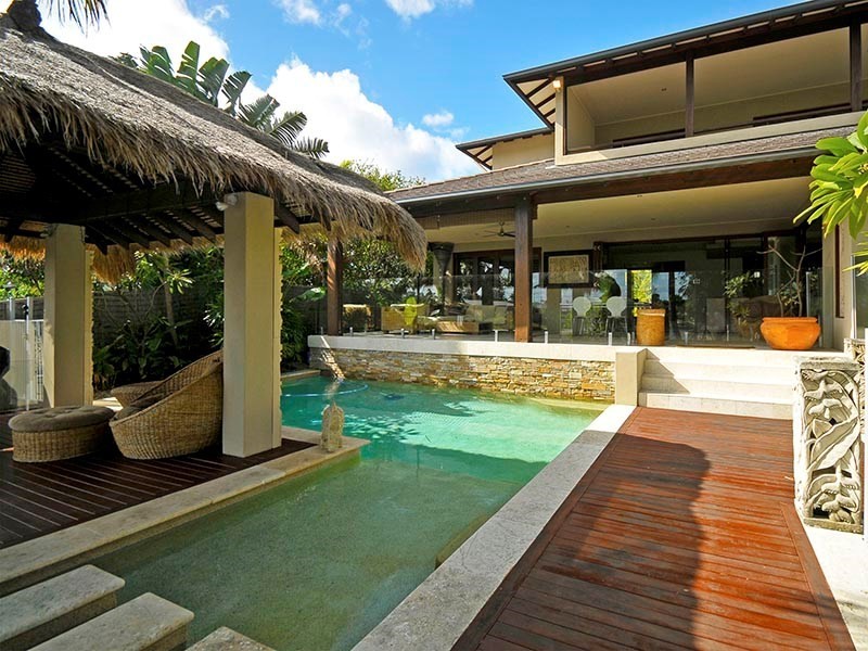 9 Savoy Drive, Broadbeach Waters QLD 4218