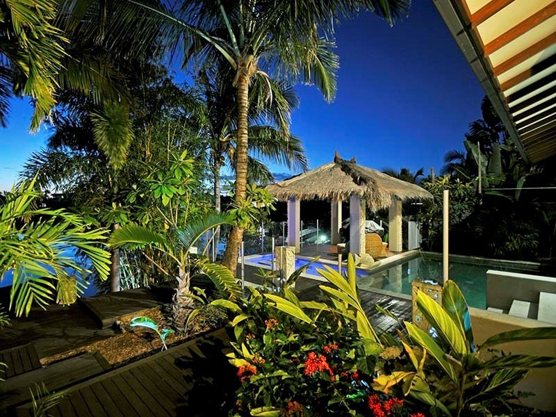 9 Savoy Drive, Broadbeach Waters QLD 4218