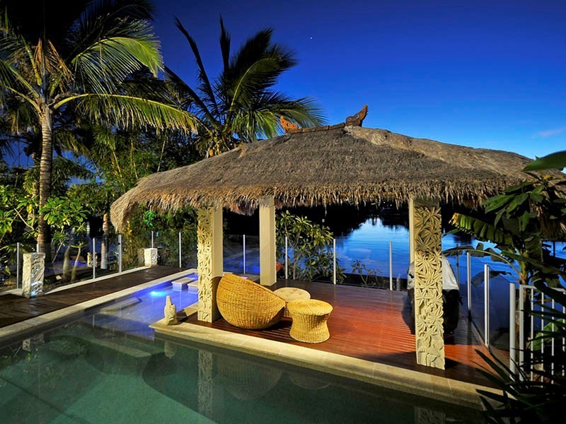 9 Savoy Drive, Broadbeach Waters QLD 4218