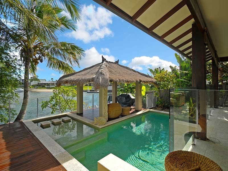 9 Savoy Drive, Broadbeach Waters QLD 4218